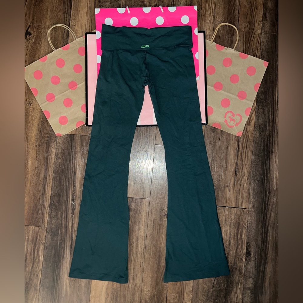 NWT VS PINK Size SMALL Hunter Green Foldover Waist Flare Legging.